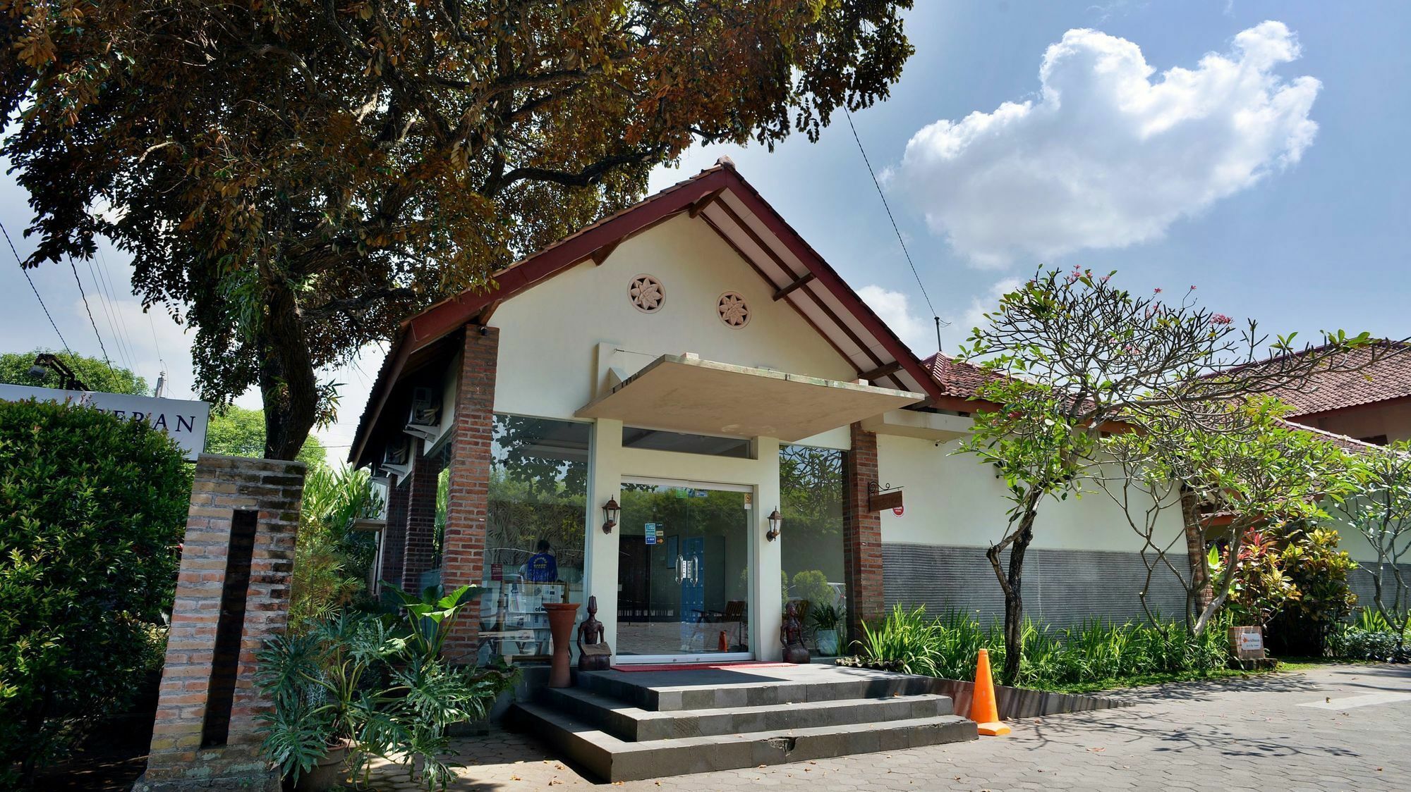 Zen Rooms Pakualaman Джокьякарта Экстерьер фото